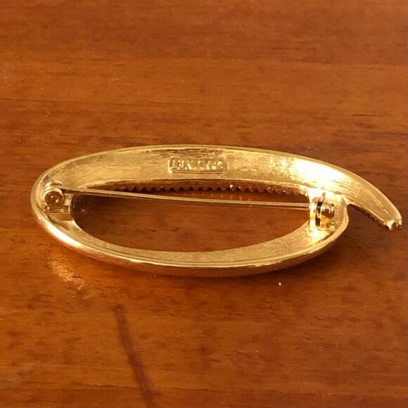 Vintage Stylish 1980’s Monet Signed Gold Tone Swirl Textured Brooch - Picture 3 of 5